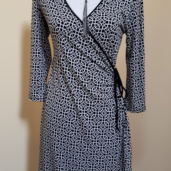 Geometric pattern wrap-around dress~ - Picture 1 of 3